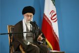 امام خامنه‌ای: برخی با بزک‌کردن چهره آمریکا فرصت خنجرزدن از پشت برای او ایجاد می‌کنند