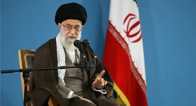 امام خامنه‌ای: برخی با بزک‌کردن چهره آمریکا فرصت خنجرزدن از پشت برای او ایجاد می‌کنند