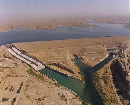 رهاسازی بخشی از آب سد کرخه/ساکنان مناطق پایین دست از حریم رودخانه کرخه فاصله بگیرند