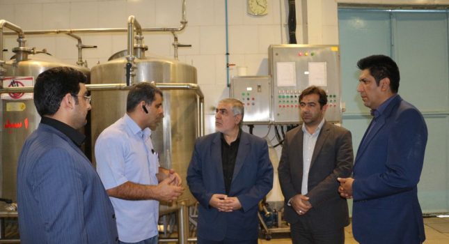 مدیرکل موسسه اعتباری آرمان در منطقه جنوب غرب کشور از کارخانه های تولیدی خوزستان بازدید کرد