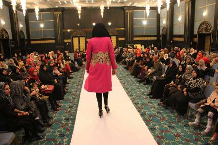 اجرای زنده مد و لباس ایرانی اسلامی در بصره برگزار شد