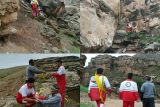 نجات جان چوپان گرفتار در کوهستان توسط نجاتگران