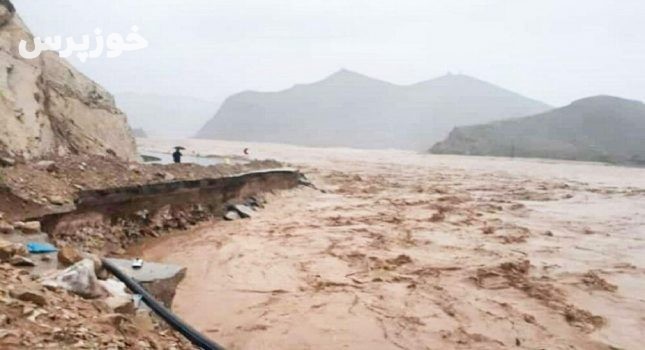 سامانه بارشی در صیدون باغملک راه ارتباطی ۲٠ روستا را قطع کرد