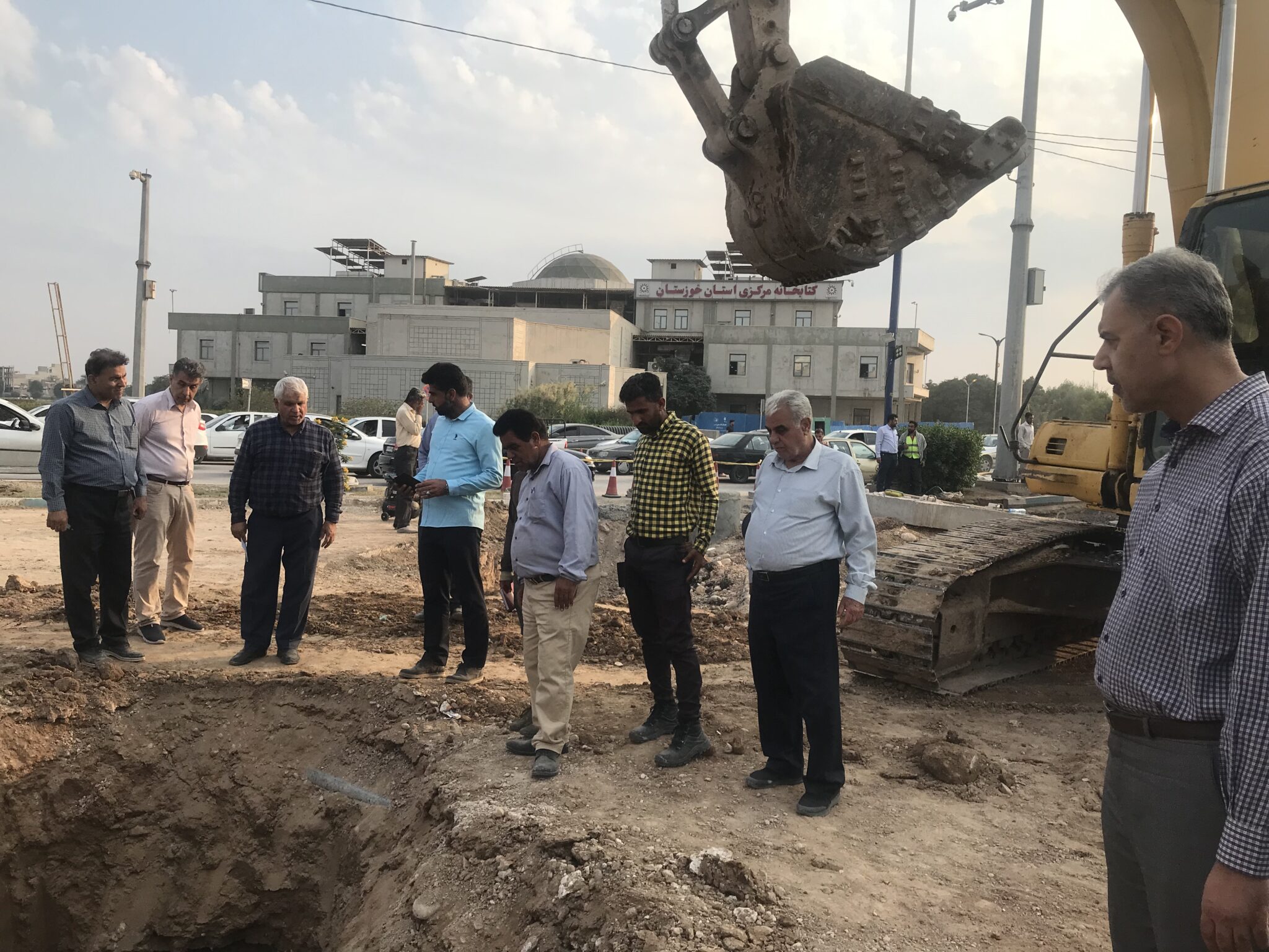 نظارت میدانی مدیر عامل جهادی آبفا خوزستان بر روی پروژه عظیم اتصال خط اصلی فاضلاب خیابان میهن کیانپارس به خط اصلی +تصاویر