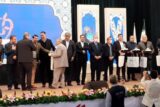 اهدای تندیس همایش تجلیل از صنایع تولیدی برتر استان خوزستان به مدیر عامل شرکت کشت و صنعت کارون شوشتر