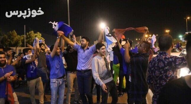 هواداران استقلال خوزستان در اهواز کاروان شادی راه انداختند