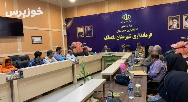 نشست هم اندیشی فرماندار باغ ملک با هنرمندان