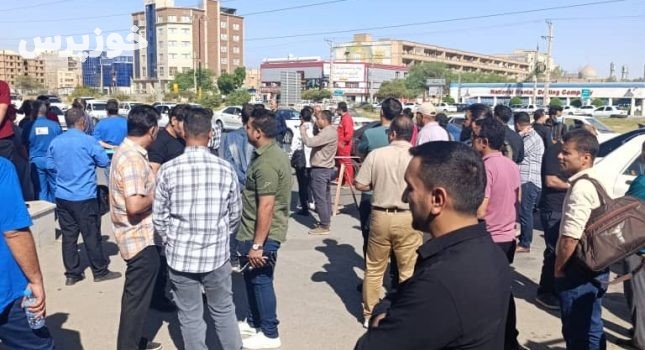 تجمع کارکنان ارکان ثالث حفاری در اهواز