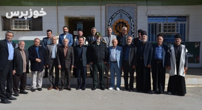 نشست صمیمی جمعی از بزرگان و منتفذین محلی با فرمانده انتظامی مسجدسلیمان