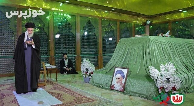 حضور حضرت آیت الله خامنه‌ای در مرقد بنیانگذار جمهوری اسلامی ایران