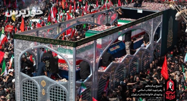 گزارش تصویری؛ تشییع پیکر رهبر شهید انقلاب در حلقه قلوب عزادار مردم تهران